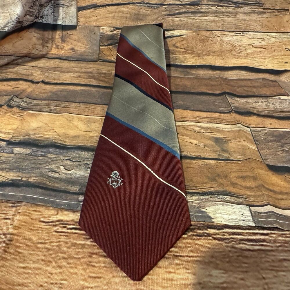 Via Re Tie Mens Burgundy Red Silve Striped Crest Logo Necktie 3.25 Inch RN 15143